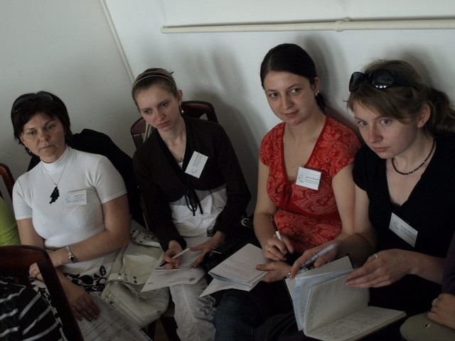 Na szprotawskiej sesji absolutoryjnej nie zabrakło uczniów z ZSZ. Była z nimi Irena Konopka (z lewej).