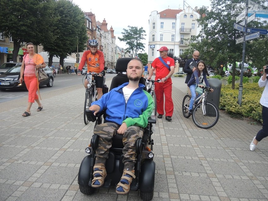 Ze Świnoujścia do Zakopanego. 900 km na wózku inwalidzkim. Niesamowita wyprawa Bartka Rzońca