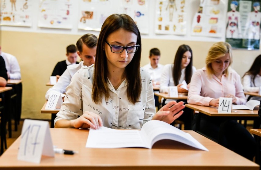 2. Powtórz informacje o obowiązkowych lekturach. Jest ich 9,...