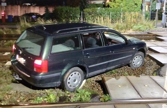 Pijany kierowca wjechał na tory kolejowe w Bielsku-Białej
