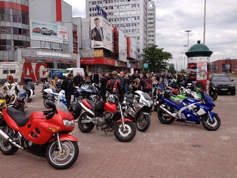 Świętują motocykliści - ponad 150 wyruszyło sprzed Centralu do karczmy w Tuszynie [zdjęcia]