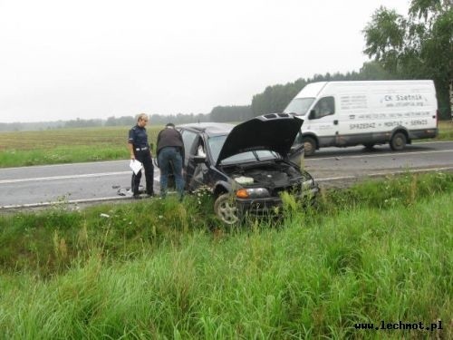 Osobowe bmw wjechalo w dwóch pieszych. Jeden z nich zginąl...