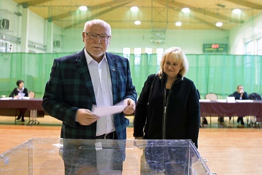 Wybory samorządowe 2018. Głosują kandydaci na prezydenta Nowego Sącza i mieszkańcy miasta [ZDJĘCIA]