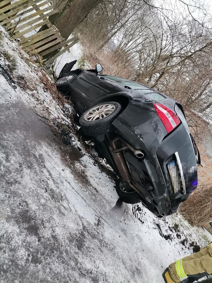 Osiedle Bondary. Zderzenie BMW z Renault. Dwie osoby w szpitalu