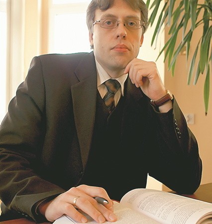 Wojciech Bujko jest wspólnikiem w Kancelarii Radców Prawnych Wojciech Bujko Luiza Cierpioł s.c. w Zielonej Górze. Specjalizuje się w zakresie prowadzenia sporów sądowych, prawa pracy, prawa spółek oraz prawa kontraktów gospodarczych.