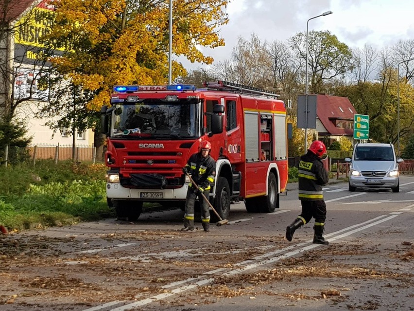 Strażacy mają pełne ręce roboty, od bardzo wczesnych godzin...