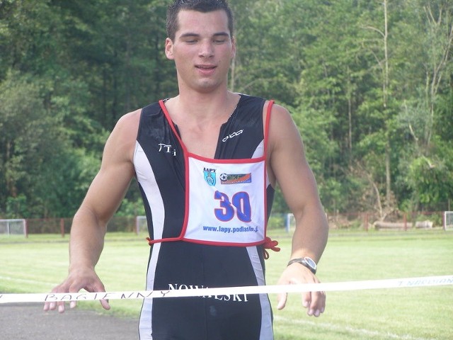 Przemek Nowalski z MKS Trusco Elbląg zajął pierwsze miejsce w I Narwiańskim Triathlonie Bagiennym