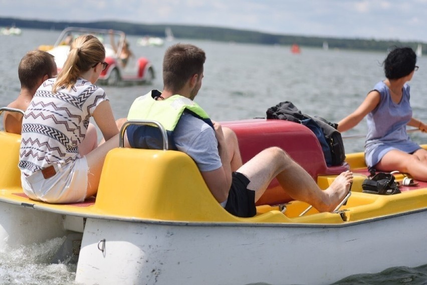 Trwa śledztwo po tragedii w Boszkowie. 15-latek utonął po skoku do wody. Na rowerze wodnym nie było kapoków i koła ratunkowego