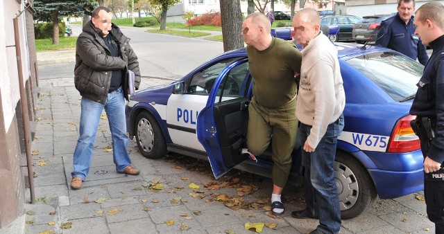 Dziś do Prokuratury Rejonowej w Sławnie doprowadzono pierwszego podejrzanego w sprawie piątkowego zabójstwa w centrum Sławna.