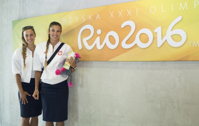 Monika Brzostek i Kinga Kołosińska podczas ceremonii ślubowania