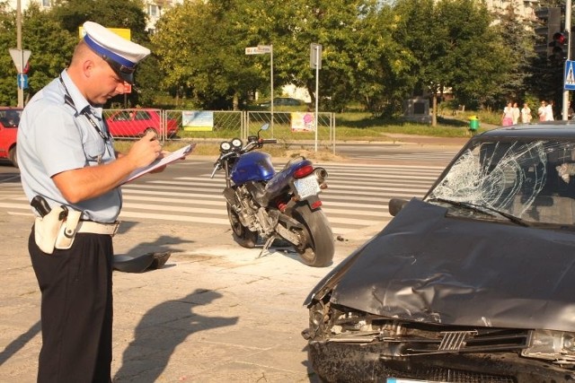 Po wypadku na skrzyżowaniu ulic Warszawskiej i Jesionowej w Kielcach. 