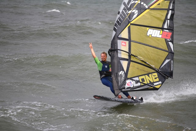 Maciej Rutkowski, mistrz świata juniorów w windsurfingu podczas treningu w Ustce