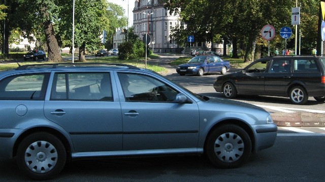 Na niebezpiecznym skrzyżowaniu przy al. Jana Pawła II i placu Łużyckim na wiosnę ma się rozpocząć budowa ronda.