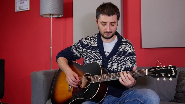 Na co zwrócić uwagę podczas wyboru pierwszego ukulele? Jak prawidłowo trzymać instrument oraz układać palce na gryfie? W jaki sposób uczyć się utworów? Odpowiedzi na te pytania poznają uczestnicy pierwszych zajęć, które poprowadzi Piotr Słapa z Guitarschool.pl.