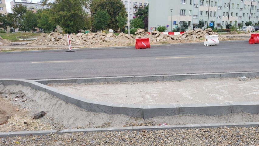 Trwa rozbudowa drogi wojewódzkiej 754 w Ostrowcu Świętokrzyskim. Jak idą prace? Zobacz zdjęcia i film