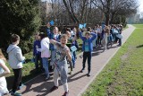 Błękitny Marsz, już po raz czwarty, przeszedł ulicami Sosnowca. Uczestnicy pokazują potrzeby osób, dotkniętych autyzmem i zespołem Aspergera