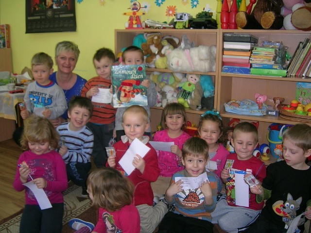 W zajęciach brały udział między innymi 4 latki z Samorządowego Przedszkola w Iłży. Na zdjęciu z wychowawcą Renatą Majchrzyk.