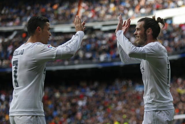 Ronaldo (z lewej) i Bale w Realu grają do jednej bramki, w półfinale Euro staną naprzeciwko siebie