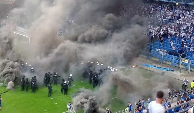 Mecz Lech - Legia zakończył się skandalem i walkowerem dla drużyny z Warszawy.