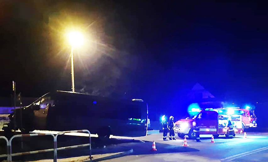 Lubomierz. Kursowy bus jadący do Szczawnicy zderzył się z samochodem osobowym
