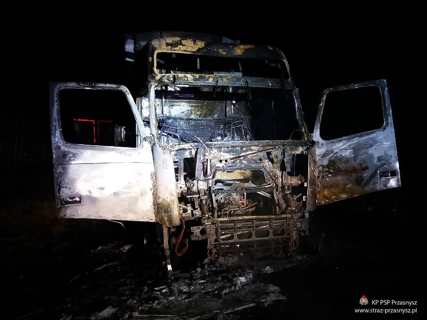 Bugzy-Święchy. Pożar samochodu ciężarowego na drodze powiatowej Chorzele - Stara Wieś, 20.01.2019