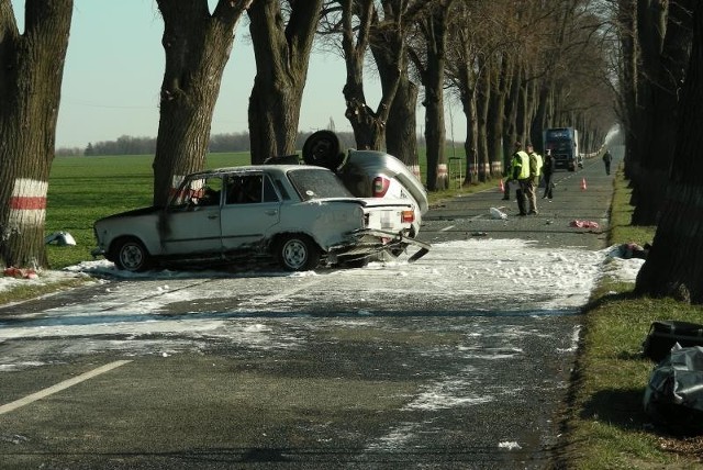 Wypadek na drodze wojewódzkiej z Lubrzy do Białej.