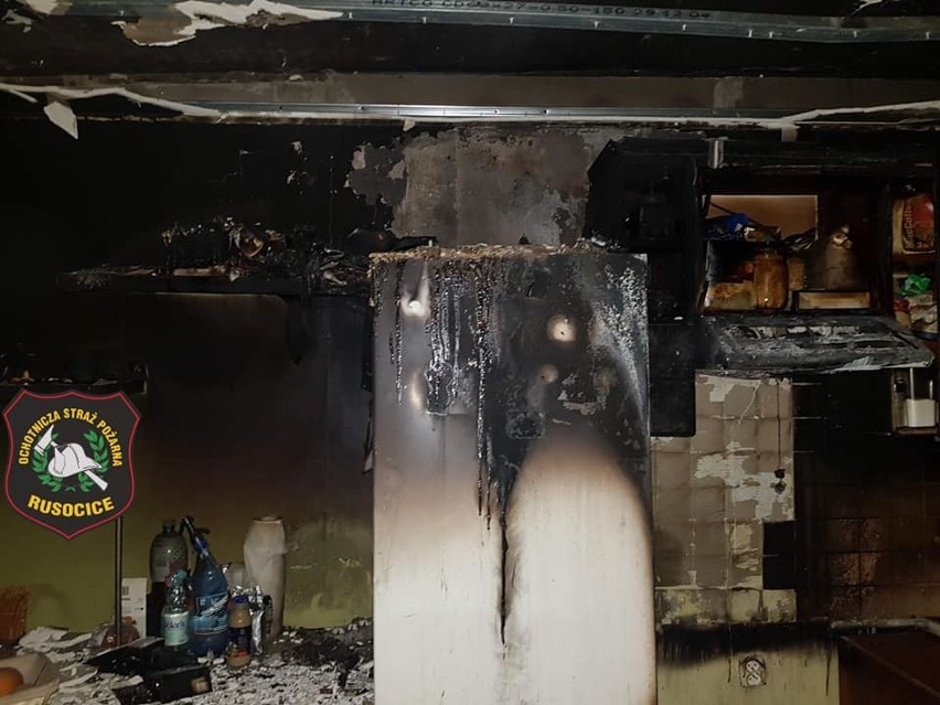 Pożar w gminie Czernichów. Palił się dom jednorodzinny. Ogień wybuchł w naczyniu z olejem