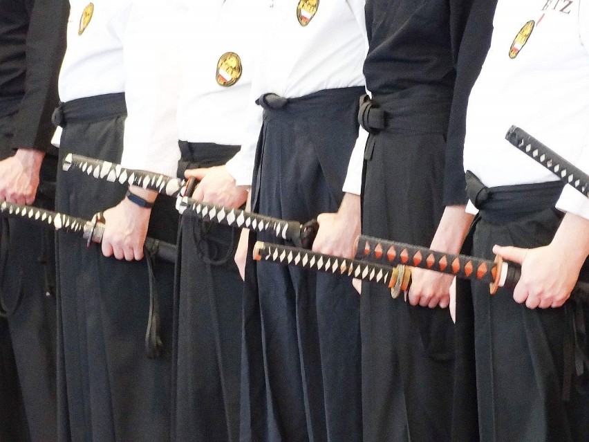 Głównym celem wspólnych treningów kenjutsu jest wymiana...