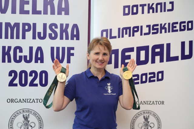 Olimpijskie medale prezentuje nasza mistrzyni w strzelectwie Renata Mauer-Różańska