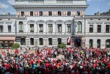 Kibice Widzewa pod Urzędem Miasta Łodzi. Groźny transparent na meczu z Jagiellonią