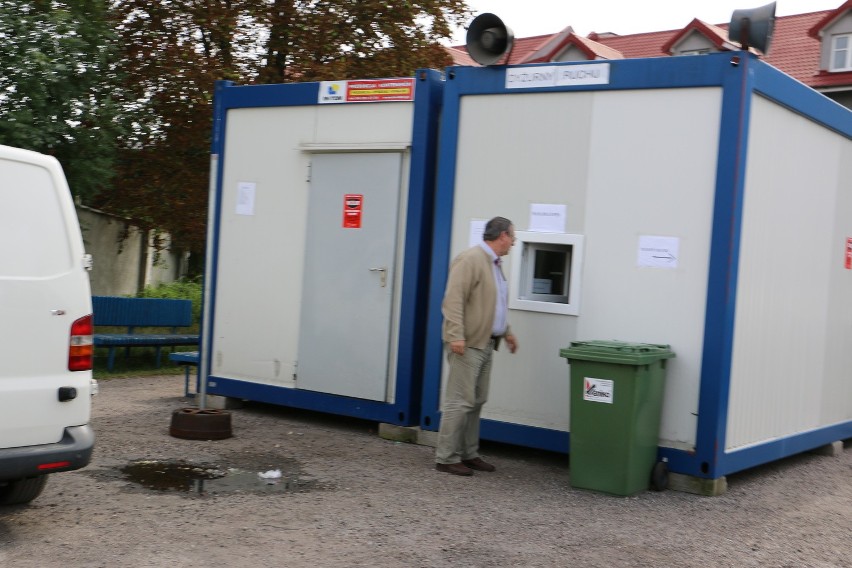 Gdzie czekają podróżni na autobus w Radziejowie? W kontenerze [zdjęcia]