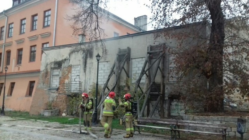 Pożar przy ul. Jezuickiej na Starym Mieście w Lublinie