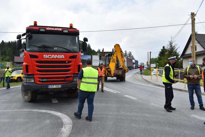 Zakopianka. Firmy budowlane znów protestują. Roboty na budowie dalej stoją