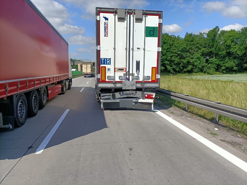 Wypadek na autostradzie A4 pod Wrocławiem. Laweta wjechała w tira