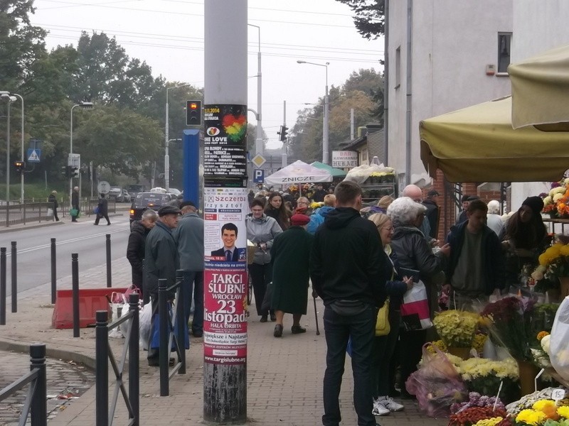 Wrocław: Osobowicka przy cmentarzu zamknięta dla aut (ZDJĘCIA)