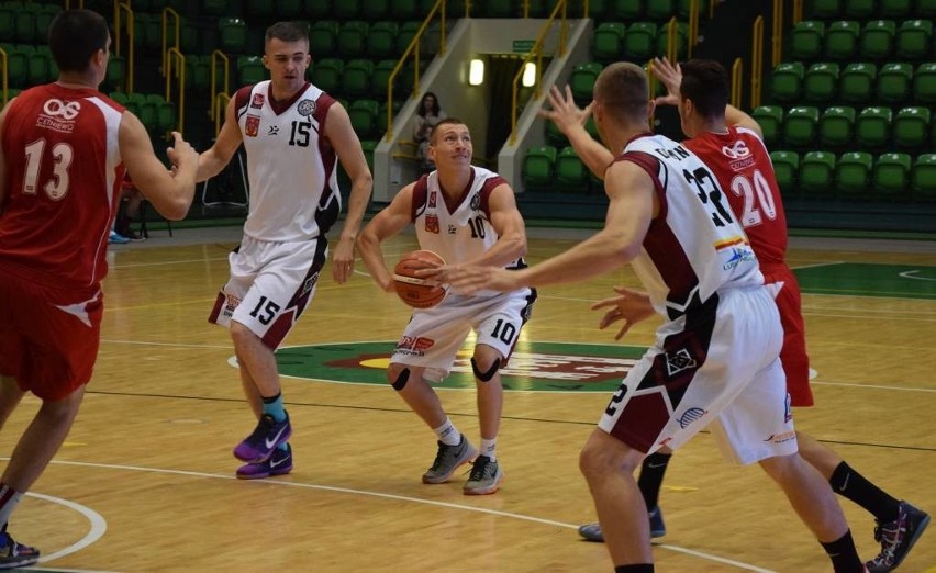 Koszykarze Domino Inowrocław przegrali z SMS PZKosz Władysławowo 69:77