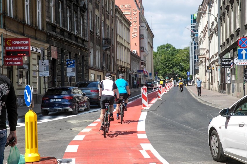 Kraków. Mieszkańcy na rowery - to plan urzędu na uniknięcie komunikacyjnego paraliżu. Radni apelują o wycofanie się z takich eksperymentów