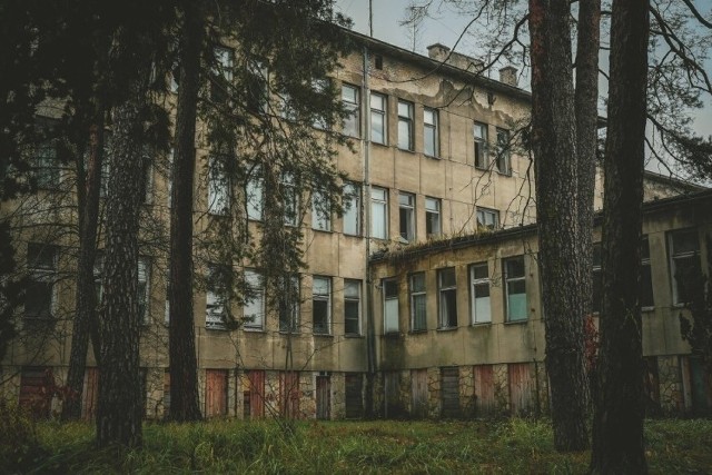 Szpital w Starachowicach przy Radomskiej niszczeje. Jest pomysł jak zagospodarować jego teren. W tej sprawie odbędą się społeczne konsultacje. Więcej w galerii >>>>