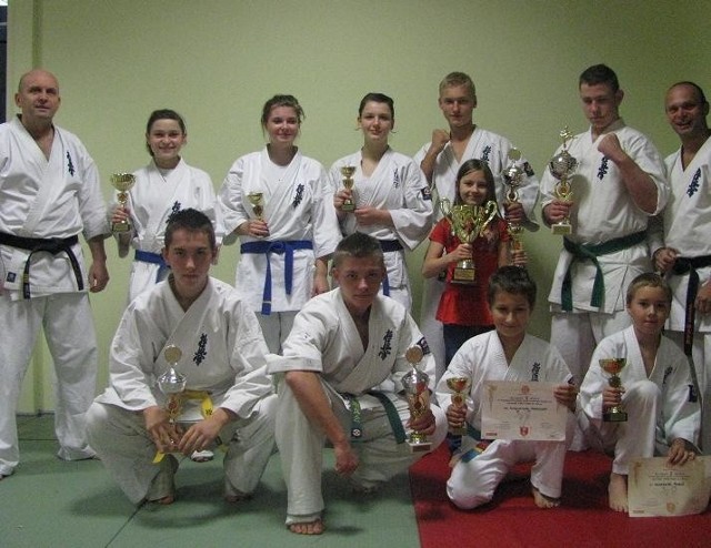 Kolejne sukcesy Ostrołęckiego Klubu Karate Kyokushin prowadzonego przez senseia Wiesława Orzoła - IV dan.