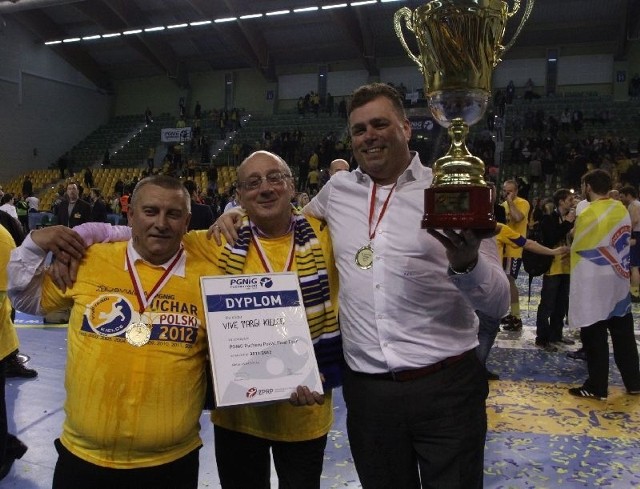 Zarząd klubu, od lewej: Tadeusz Dziedzic, Marian Urban, Bertus Servaas. Wkrótce przed nimi poważne decyzje dotyczące przyszłego sezonu.