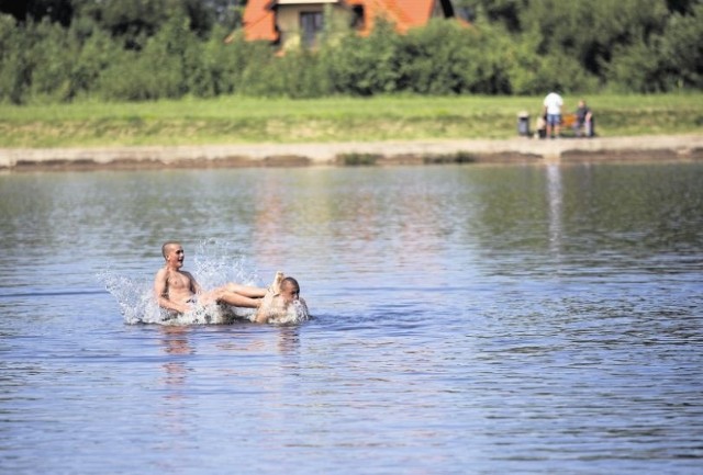 Nad zalewem w Wasilkowie nie brakuje miłośników kąpieli