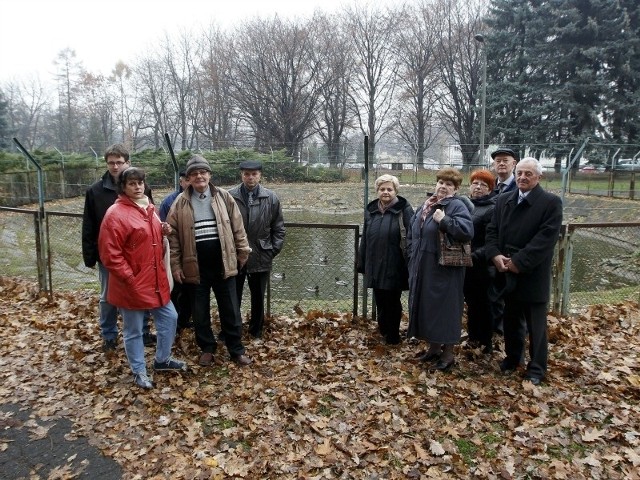 - W tym miejscu obiecano nam fontannę - mówią mieszkańcy.