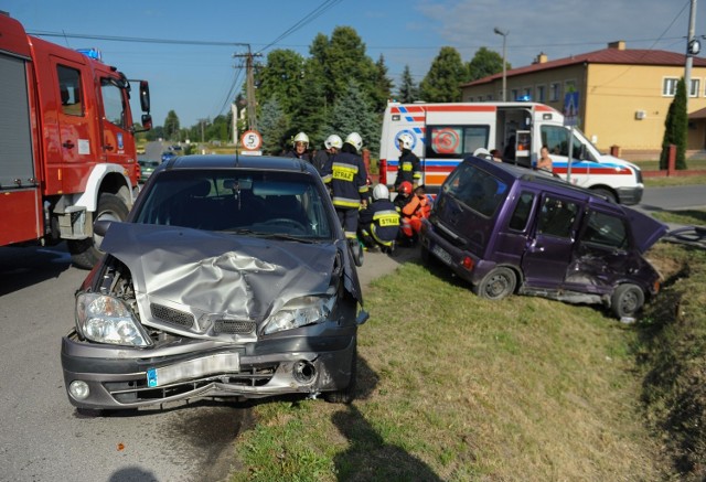 W piątek około godz. 7 służby ratunkowe zostały poinformowane o wypadku na skrzyżowaniu w Nizinach pod Przemyślem.