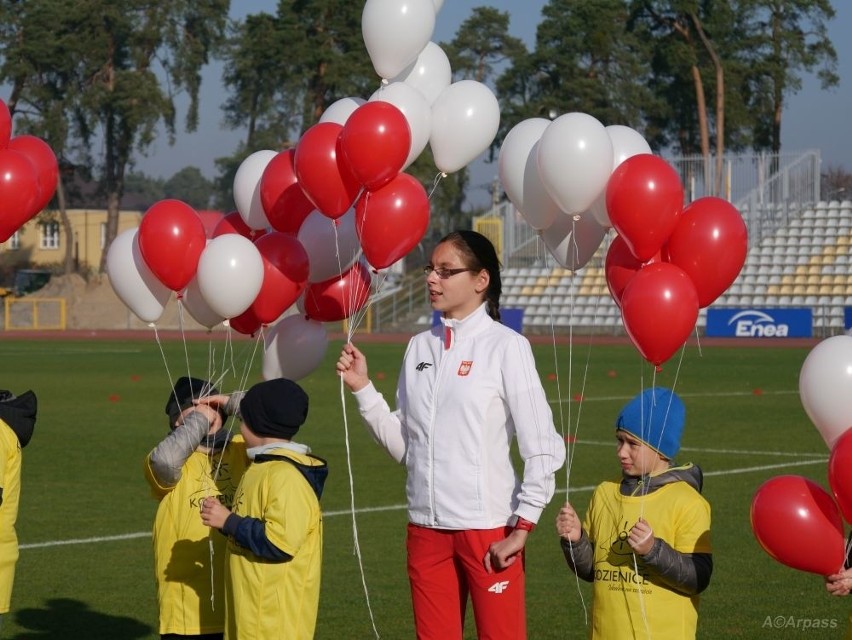 Kozienice. Na sportowo uczcili setną rocznicę niepodległości. 100 minut biegu na 100 lat niepodległej Polski (Zdjęcia) 