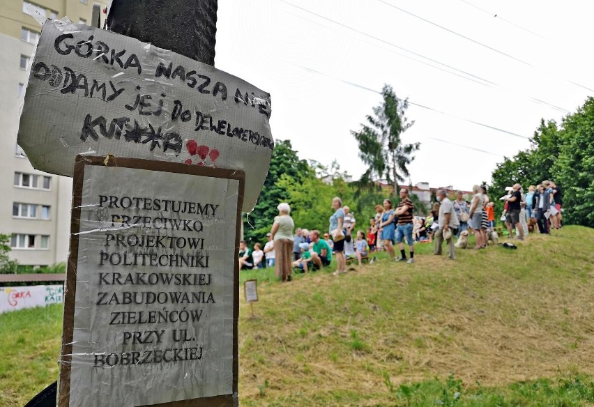 Sobotni protest mieszkańców przeciwko budowie bloku w...