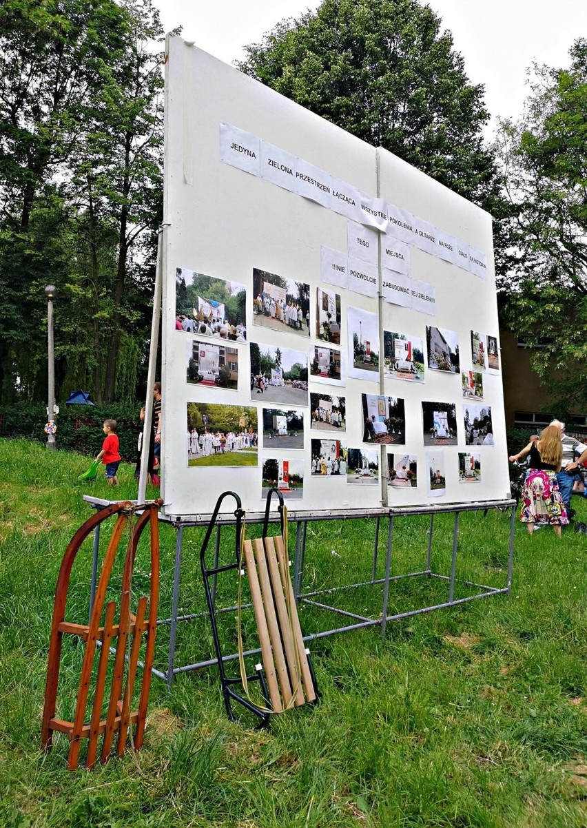 Sobotni protest mieszkańców przeciwko budowie bloku w...