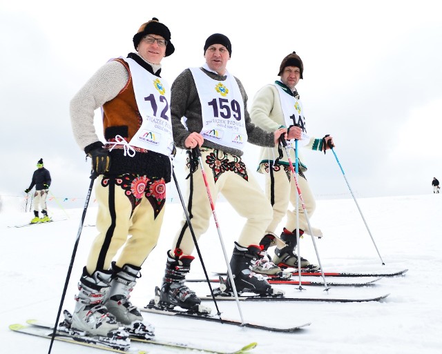 Zawody narciarskie w góralskich portkach. Członkowie Związku Podhalan walczyli na stacji narciarskiej Zadział w Nowym Targu