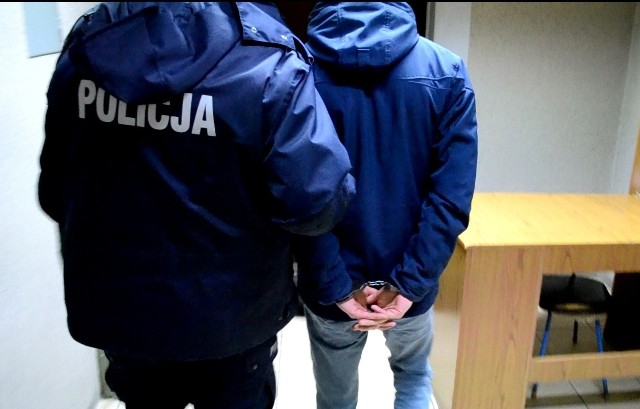40-latek z Chełmka trafił do aresztu śledczego. Jest podejrzany o znęcanie się nad rodziną i posiadanie narkotyków