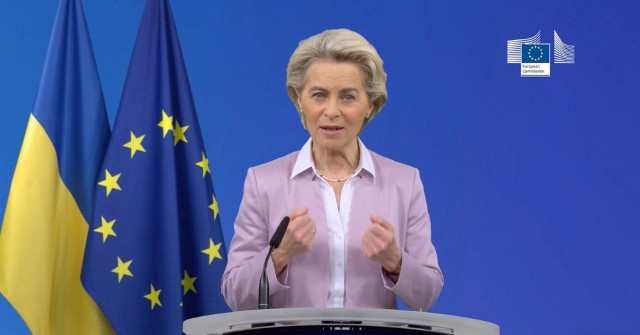 Przewodnicząca Komisji Europejskiej wystąpiła przed ukraińskim parlamentem. - Ukraina jest kandydatem do Unii Europejskiej - to coś, co wydawało się niewyobrażalne zaledwie 5 miesięcy temu - powiedziała Ursula von der Leyen.