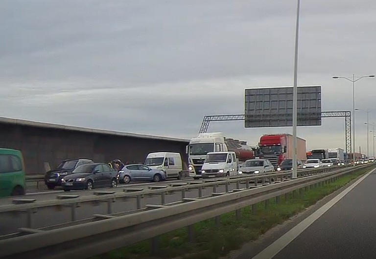 Wypadek na Autostradowej Obwodnicy Wrocławia. Korek miał kilka kilometrów